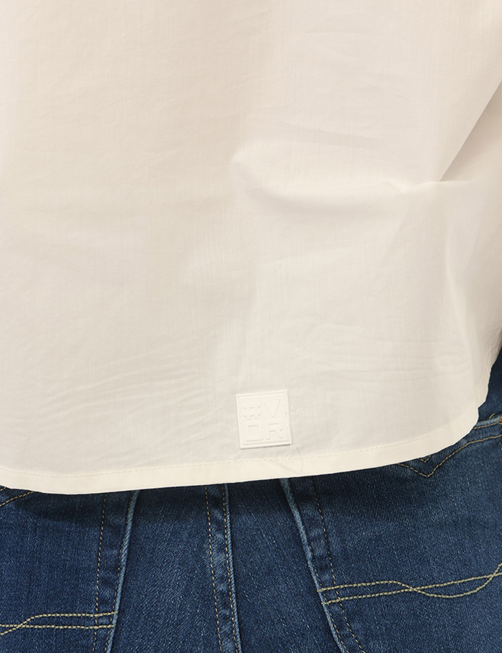 VS25-17256-SB_WHITE_PE26_5 Camicia Via Delle Rose Bianca - La Camicia VIA DELLE ROSE Bianca è il capo perfetto per chi desidera un look fresco, elegant