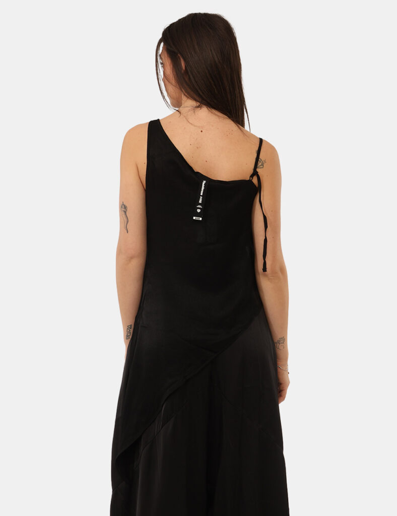 Top Via Delle Rose Nero - Il Top VIA DELLE ROSE Nero è un capo moderno e femminile pensato per chi ama distinguersi con uno