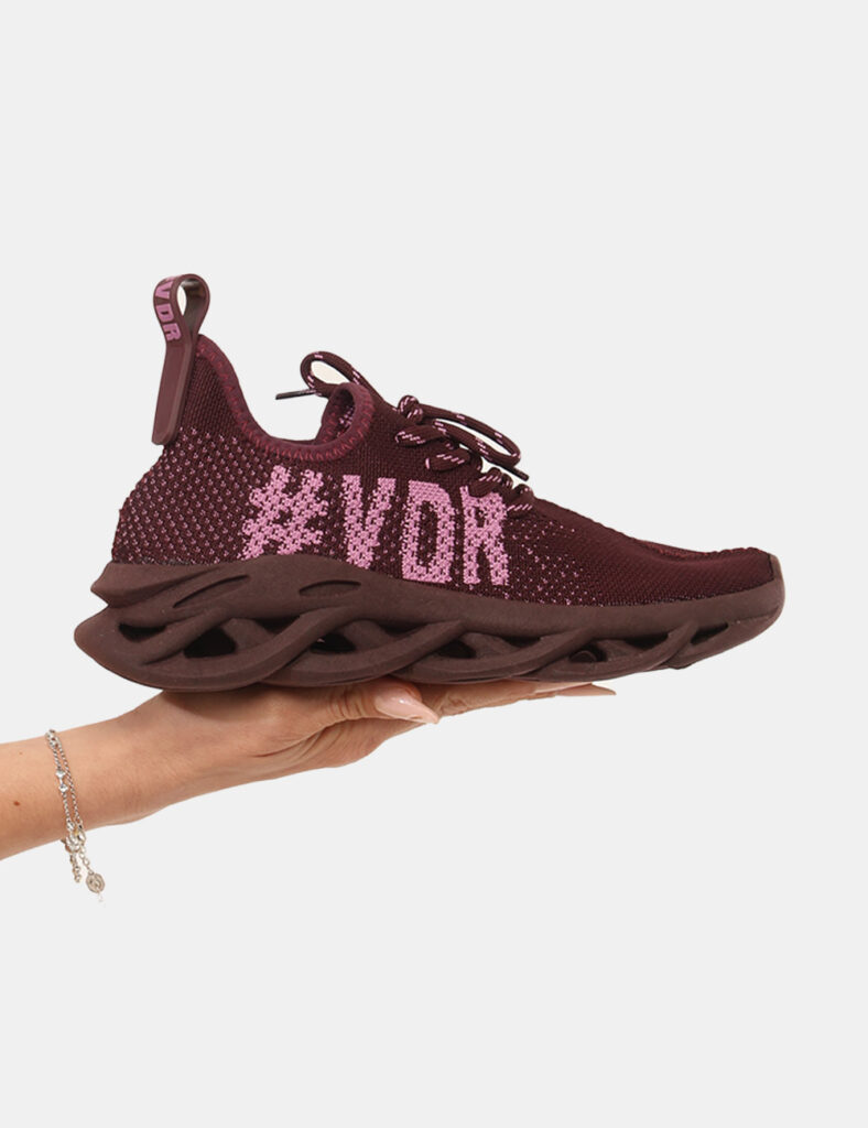 Sneakers Via Delle Rose Viola - Le Sneakers VIA DELLE ROSE Viola sono la scelta ideale per chi desidera aggiungere un tocco