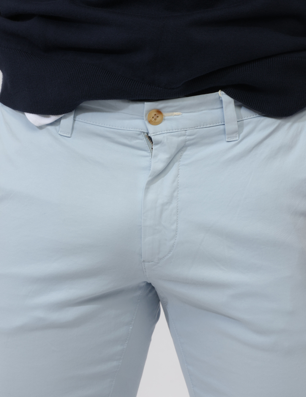 2501-1505353-SB_457_PE26_3 Pantalone Gant Azzurro - Pantalone GANT Azzurro da uomo Elegante e contemporaneo, il Pantalone GANT Azzurro è il capo ideale