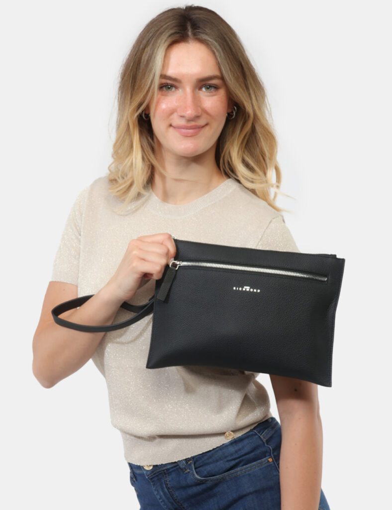 Borsa John Richmond Nera - Borsa JOHN RICHMOND Nera Essenziale ma con carattere, questa borsa da donna firmata JOHN RICHMOND