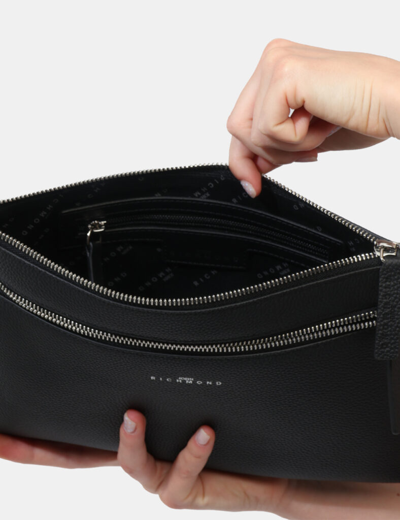 Borsa John Richmond Nera - Borsa JOHN RICHMOND Nera Essenziale ma con carattere, questa borsa da donna firmata JOHN RICHMOND