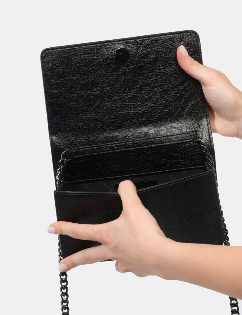 Borsa John Richmond Nero - Borsa JOHN RICHMOND Nera Compatta, luminosa e dal carattere deciso, questa borsa da donna firmata