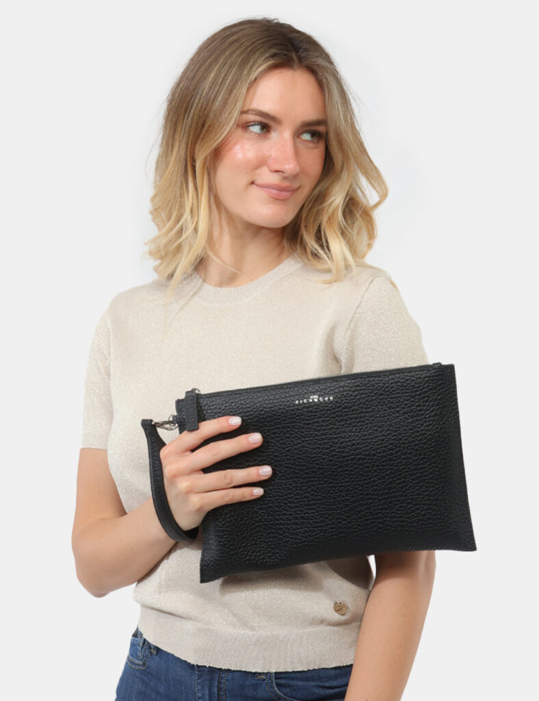 Borsa John Richmond Nera - Borsa JOHN RICHMOND Nera Essenziale ma distintiva, questa borsa da donna firmata JOHN RICHMOND è