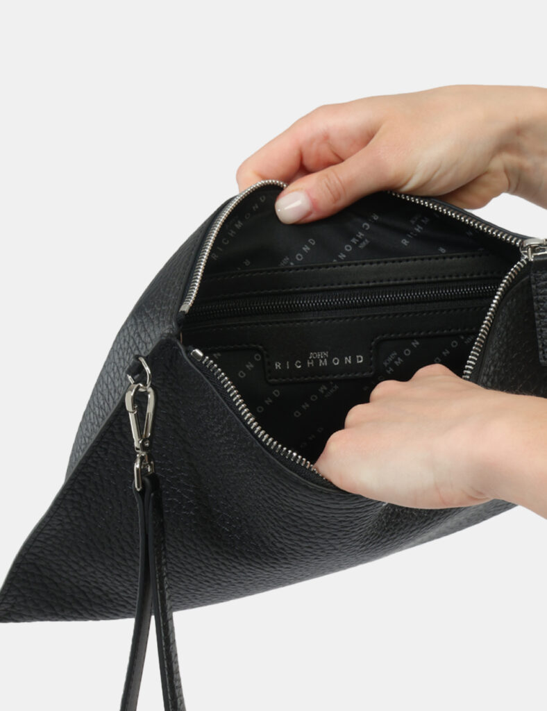 Borsa John Richmond Nera - Borsa JOHN RICHMOND Nera Essenziale ma distintiva, questa borsa da donna firmata JOHN RICHMOND è