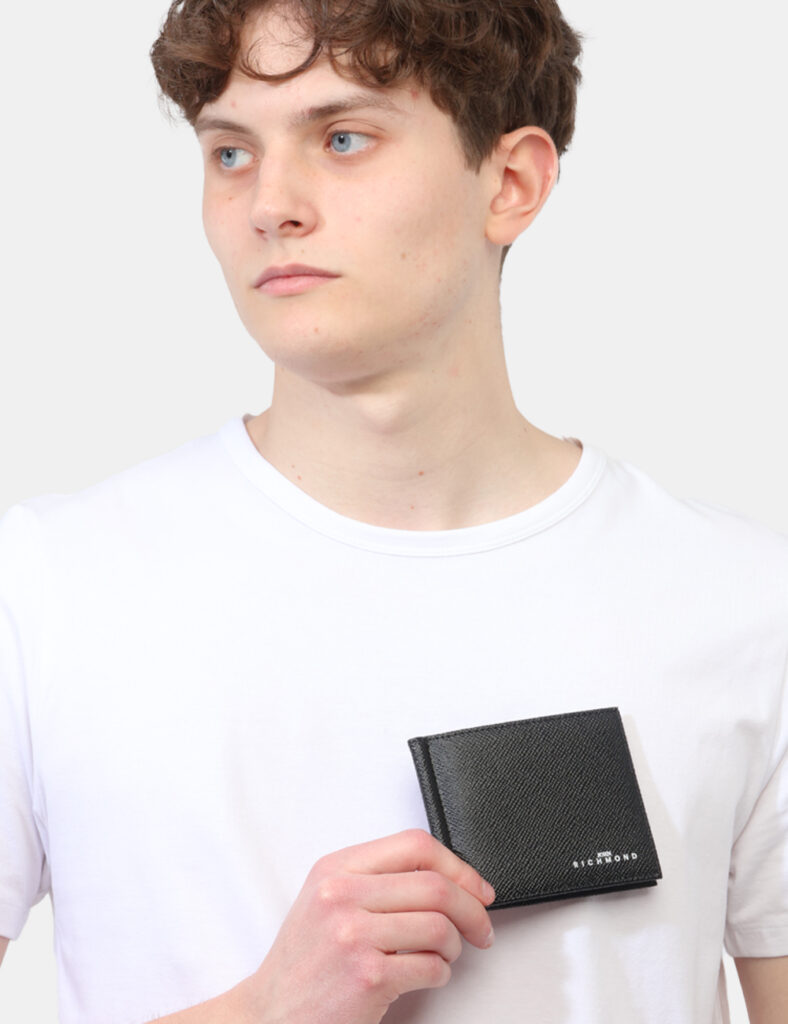 Portafoglio John Richmond Nero - Portafoglio JOHN RICHMOND Nero Compatto, essenziale e dal design contemporaneo, questo port