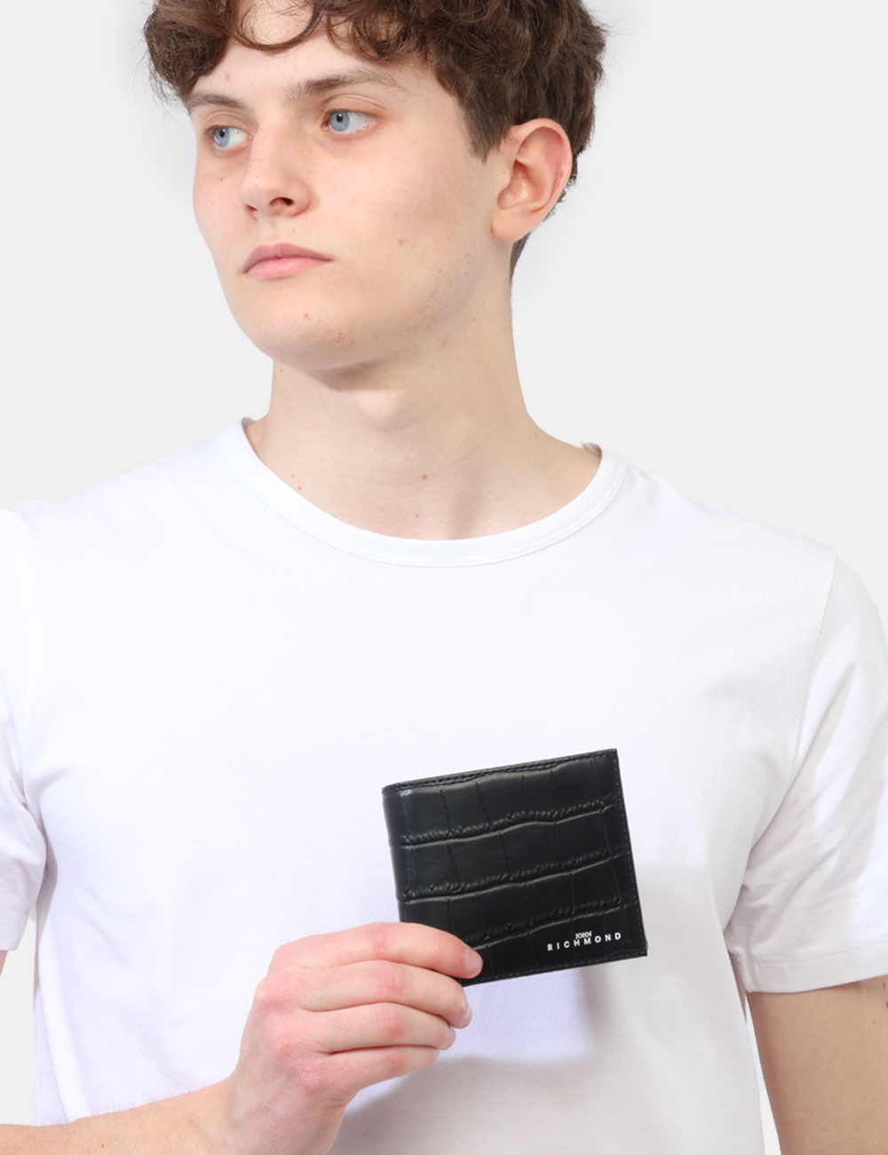 26203PF-SB_BLACK_PE26_1 Portafoglio John Richmond Nero - Portafoglio JOHN RICHMOND Nero Deciso, elegante e con un tocco distintivo, questo portafogl