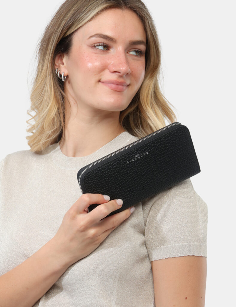 Portafoglio John Richmond Nero - Portafoglio JOHN RICHMOND Nero Elegante, pratico e dal design contemporaneo, questo portafo