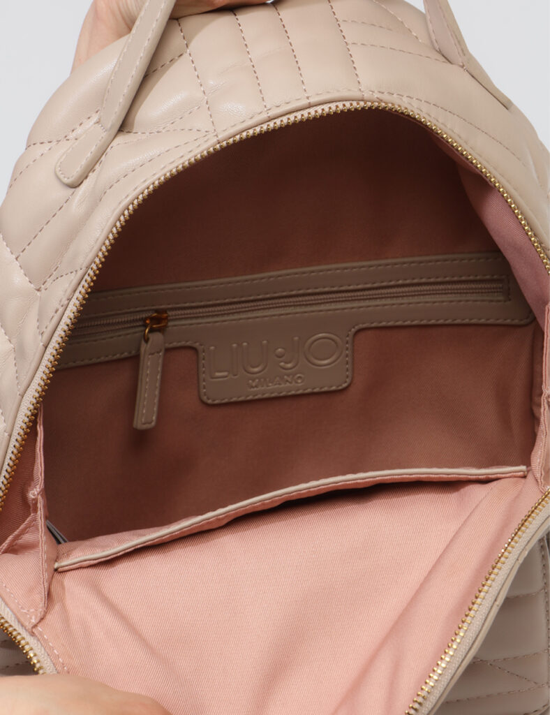 Zaino Liu-Jo Beige - PRIMETTA - Zaino LIU-JO Beige da donna Pratico e raffinato, lo Zaino LIU-JO Beige è la scelta ideale pe