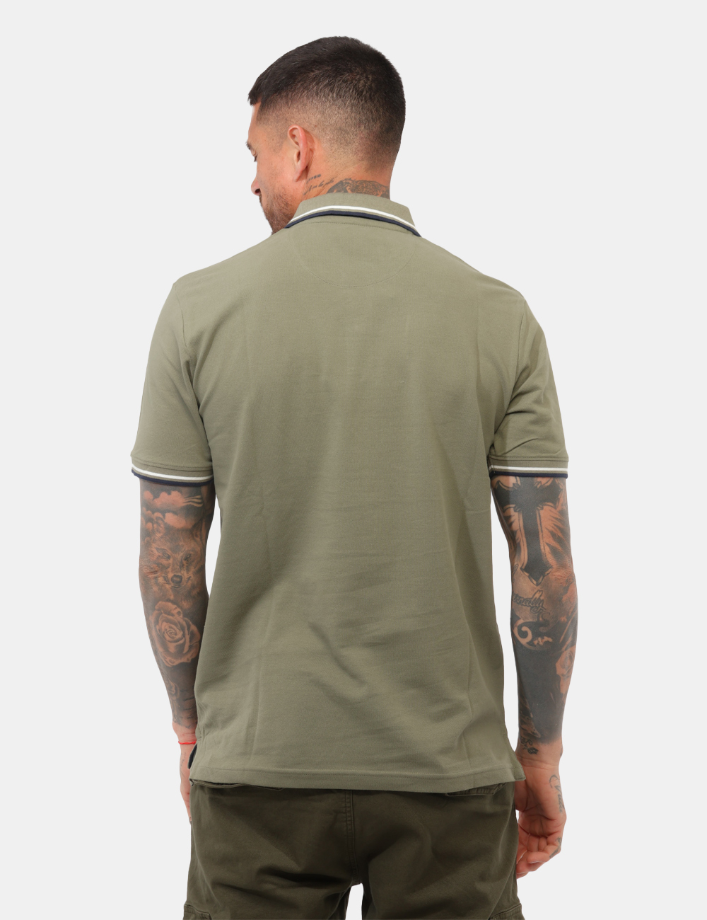 FM26S07QU-SB_ARMY_PE26_2 Polo Fred Mello Verde - Polo FRED MELLO Verde da uomo La Polo FRED MELLO Verde è il capo perfetto per chi desidera unire com