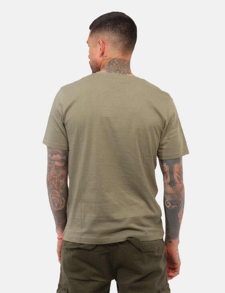 T-shirt Fred Mello Verde - T-shirt FRED MELLO Verde da uomo La T-shirt FRED MELLO Verde è il capo essenziale che unisce semp