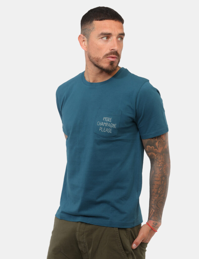 T-shirt Fred Mello Verde - T-shirt FRED MELLO Verde da uomo La T-shirt FRED MELLO Verde è il capo ideale per chi cerca un eq