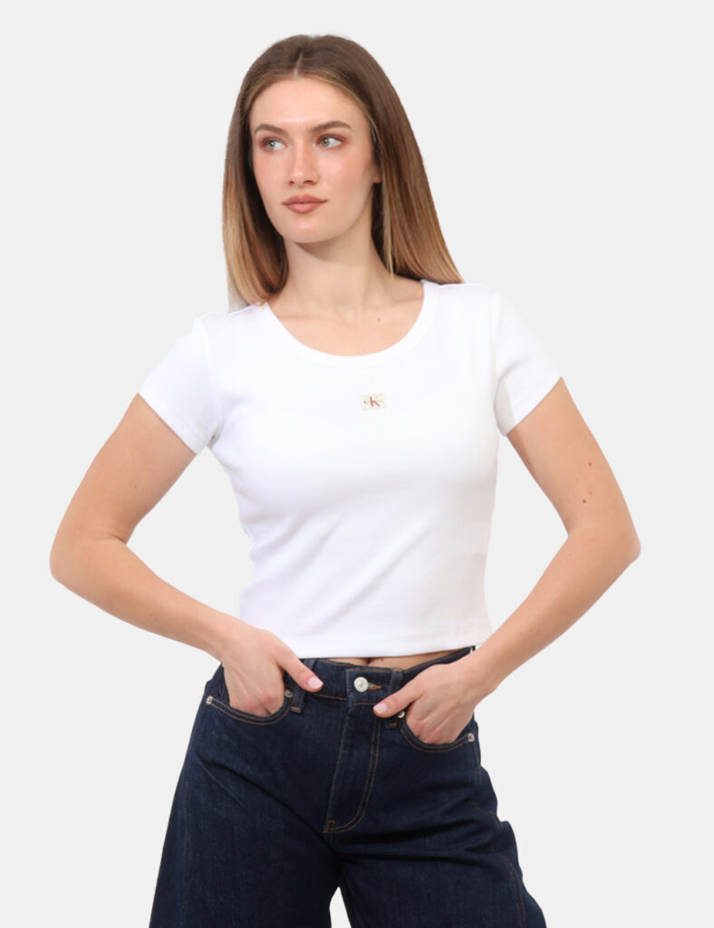 T-shirt Calvin Klein Bianca - T-shirt CALVIN KLEIN Bianca da donna Essenziale, versatile e sempre attuale, la T-shirt CALVIN