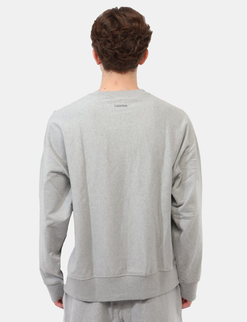 Felpa Calvin Klein Grigia - Felpa CALVIN KLEIN Grigia Versatile, confortevole e dal design contemporaneo, la felpa da uomo f