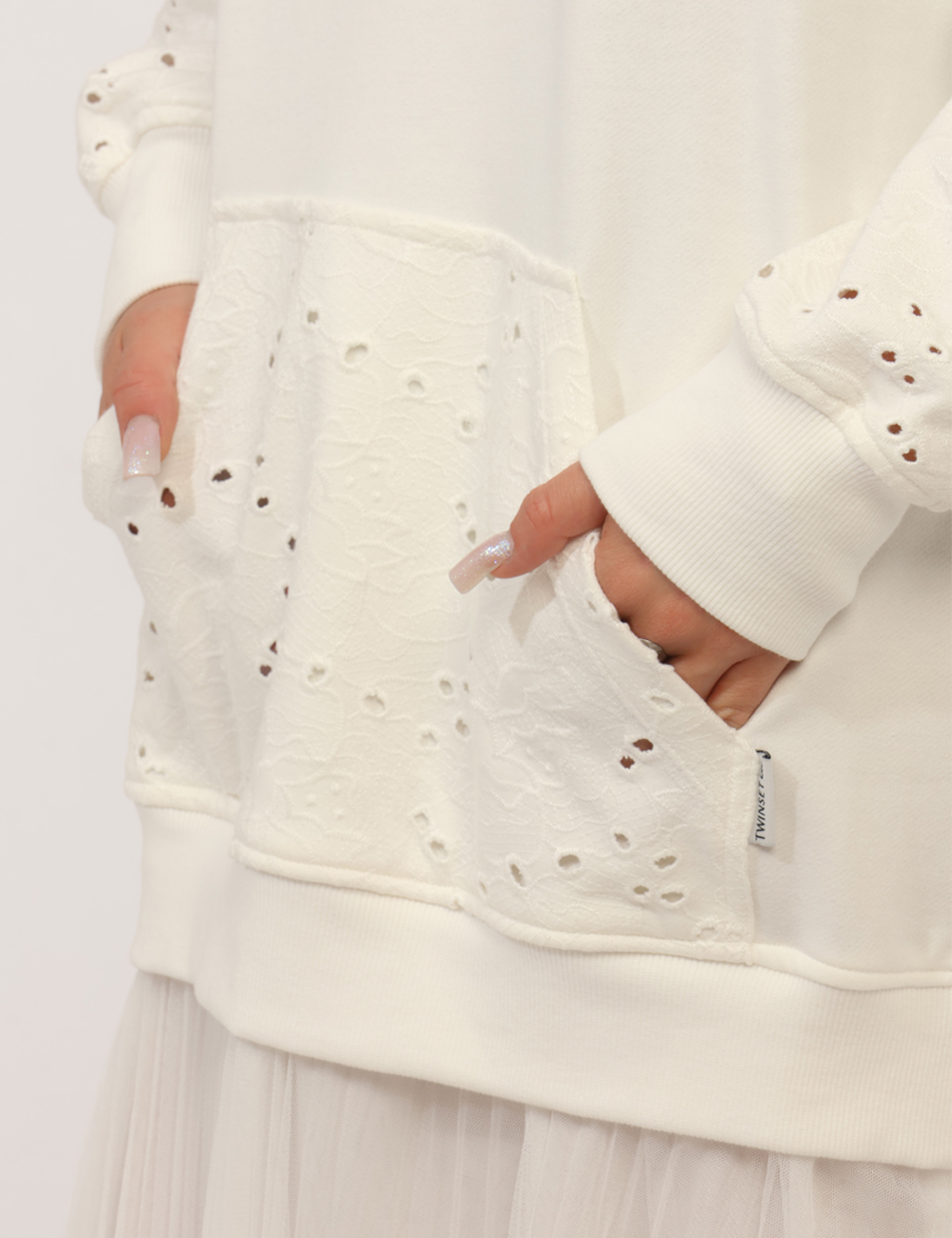 241LL-2JGG-SB_OFF-WHITE_PE26_6 Vestito Twin Set Bianco - Vestito TWIN SET Bianco da donna Originale, femminile e ricco di dettagli ricercati, questo Vestit