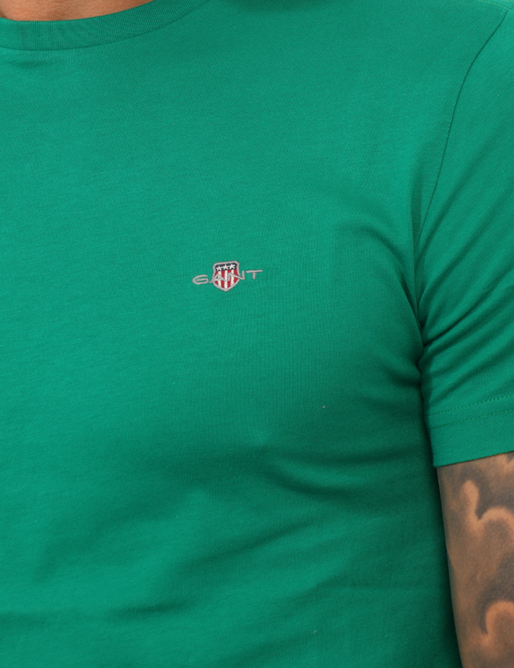 2501-2003185-SB_322_PE26_4 T-shirt Gant Verde - T-shirt GANT Verde da uomo Versatile, fresca e dallo stile essenziale, questa T-shirt GANT Verde è il c