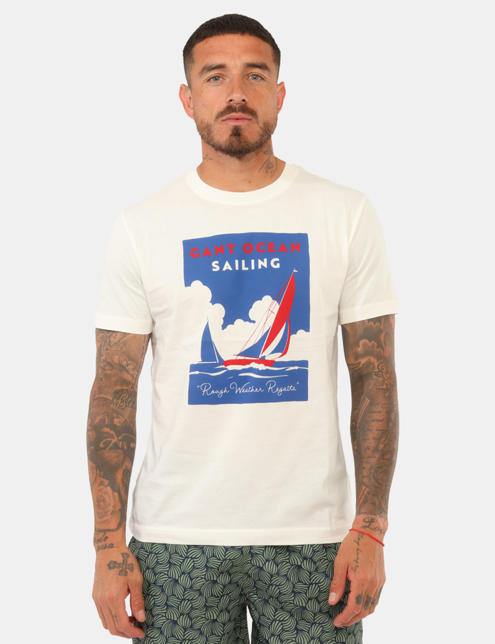 2501-2003305-SB_113_PE26_5 T-shirt Gant Bianca - T-shirt GANT Bianca da uomo Fresca, versatile e perfetta per la stagione primavera estate, questa T-sh