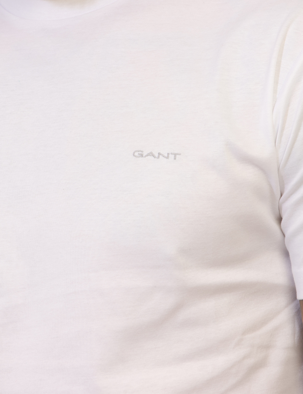 2501-2013035-SB_110_PE26_4 T-shirt Gant Bianca - T-shirt GANT Bianca da uomo Essenziale, versatile e perfetta per la stagione primavera estate, questa