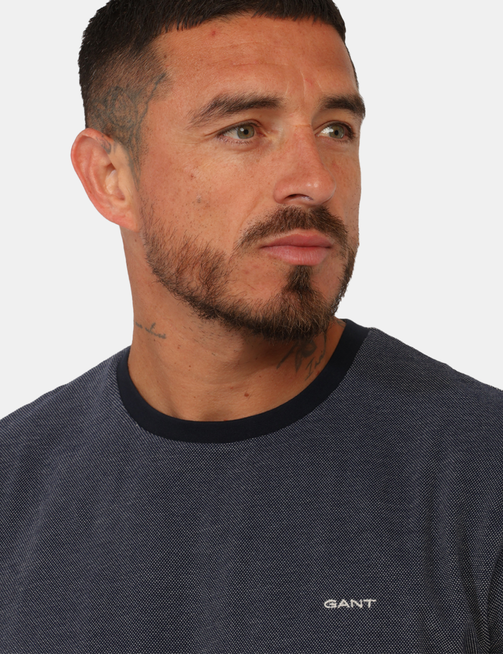 2501-2013083-SB_423_PE26_3 T-shirt Gant Blu - T-shirt GANT Blu da uomo Versatile, moderna e curata nei dettagli, questa T-shirt GANT Blu è il capo idea