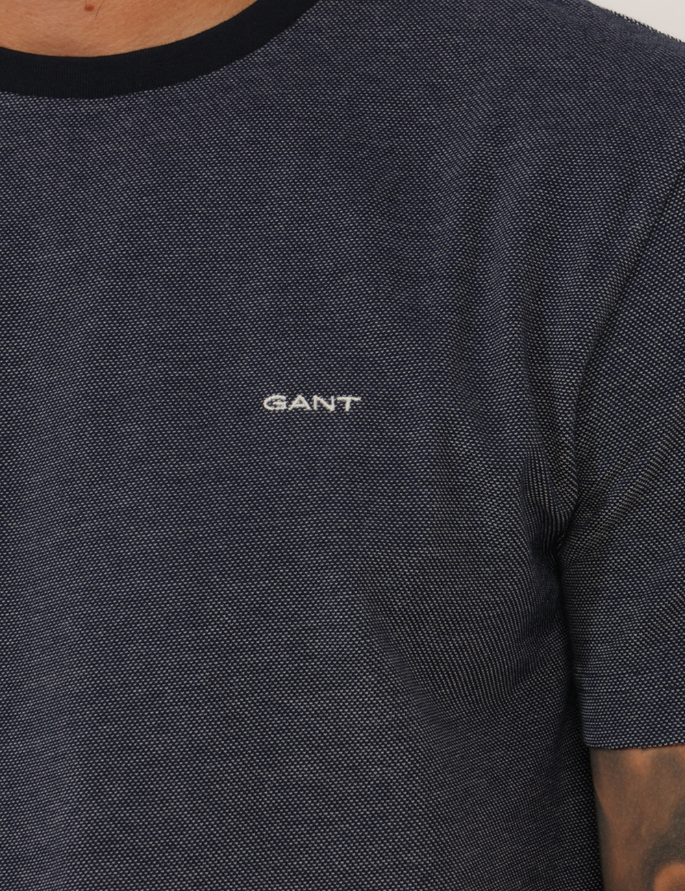 2501-2013083-SB_423_PE26_4 T-shirt Gant Blu - T-shirt GANT Blu da uomo Versatile, moderna e curata nei dettagli, questa T-shirt GANT Blu è il capo idea