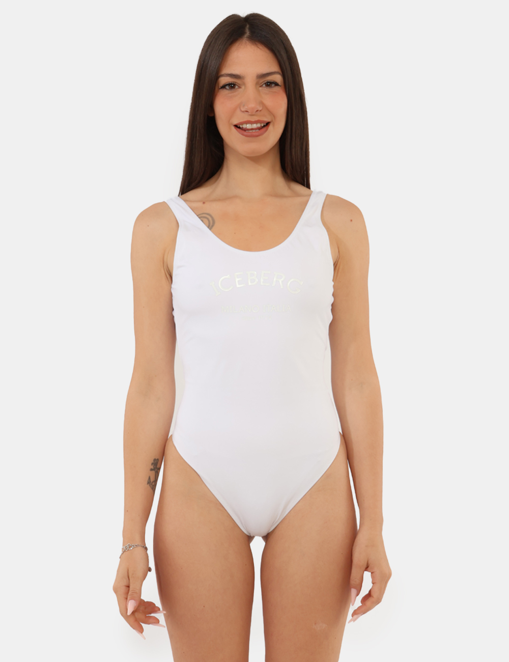 25WOP01-DB-SB_WHITE_PE26_5 Costume intero Iceberg Bianco - Costume Intero ICEBERG Bianco da uomo Il costume intero ICEBERG bianco da donna è la scelta