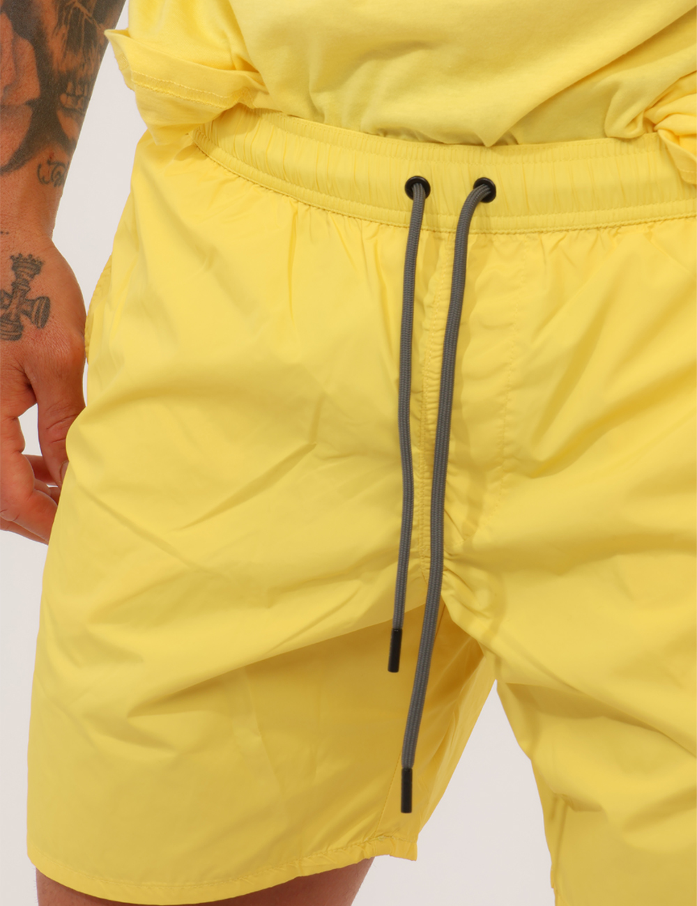 26MBM02-SB_YELLOW_PE26_3 Costume Refrigiwear Giallo - Costume REFRIGIWEAR giallo da uomo Vivace, moderno e perfetto per dare energia ai tuoi look est
