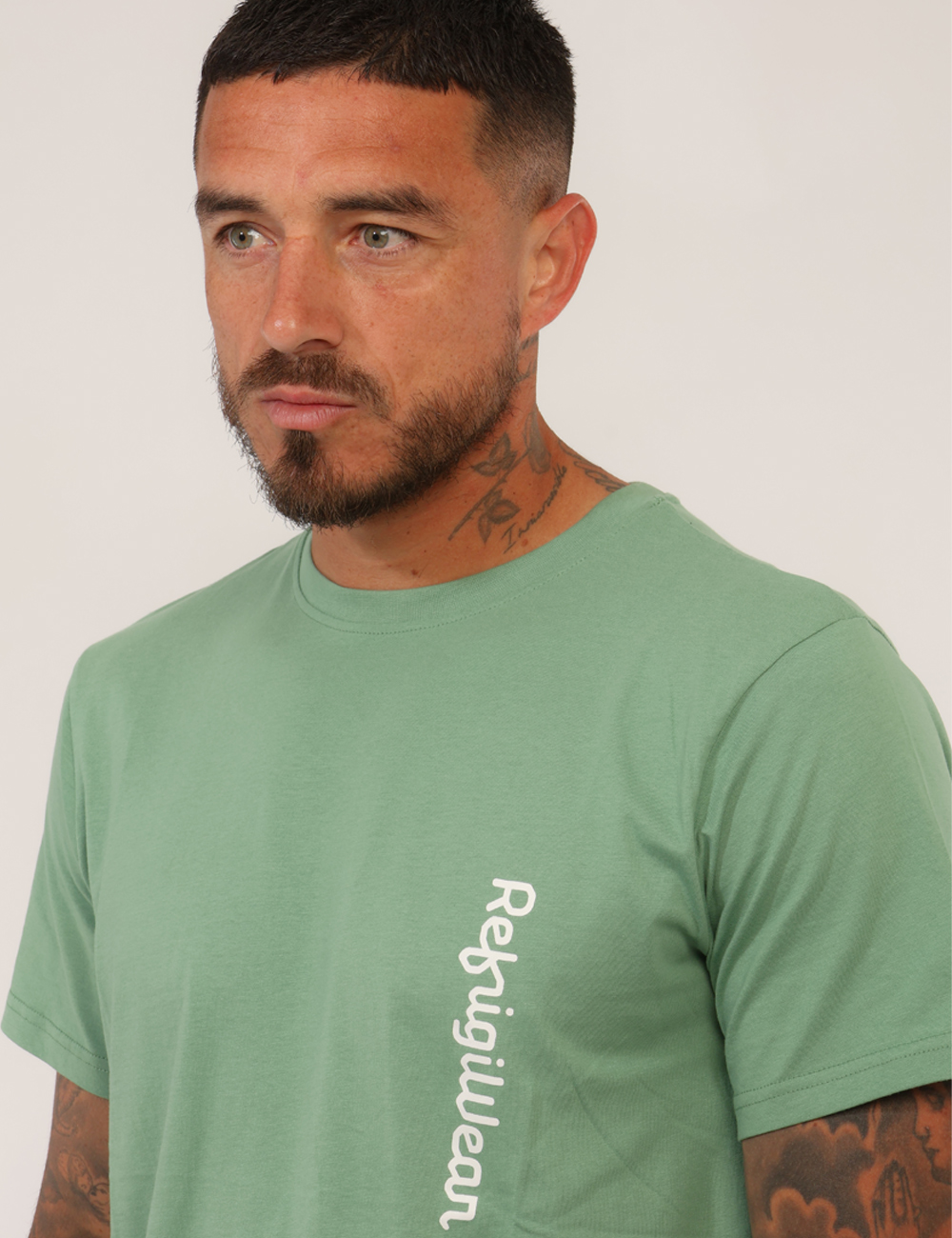26MTS01-SB_SAGE_PE26_3 T-shirt Refrigiwear Verde - T-shirt REFRIGIWEAR verde da uomo Pratica, versatile e perfetta per la stagione primavera estate