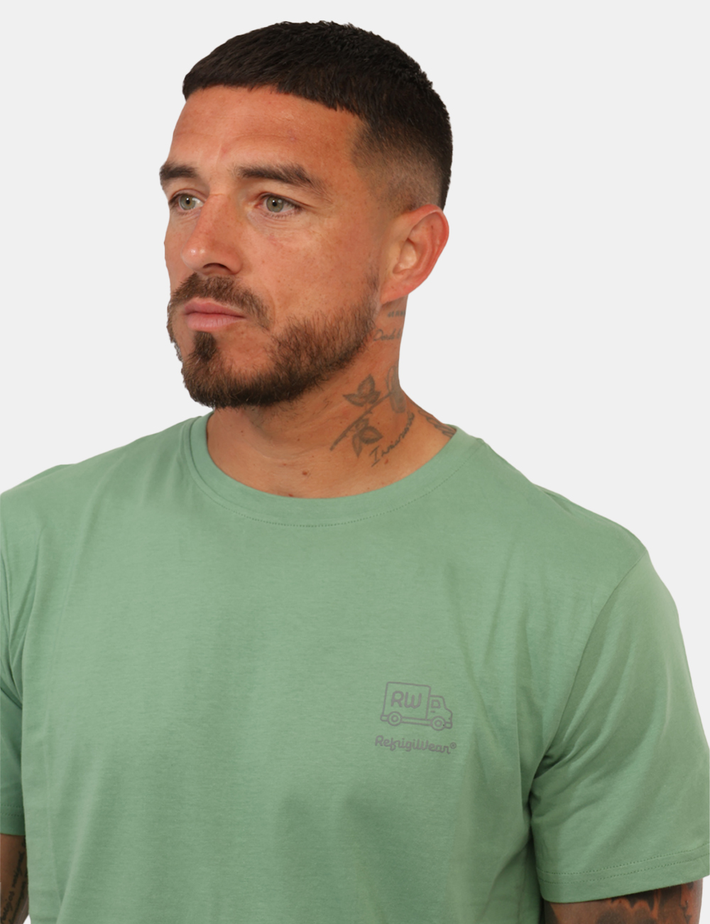 26MTS03-SB_SAGE_PE26_3 T-shirt Refrigiwear Verde - T-shirt REFRIGIWEAR verde da uomo Pratica, versatile e perfetta per completare i look casual del