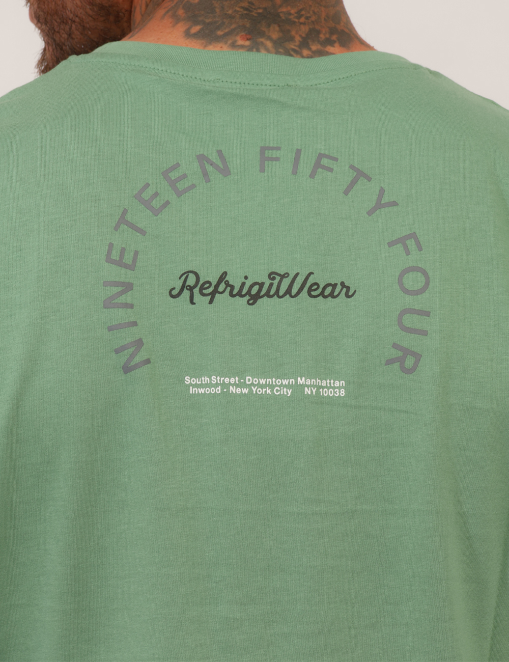 26MTS03-SB_SAGE_PE26_4 T-shirt Refrigiwear Verde - T-shirt REFRIGIWEAR verde da uomo Pratica, versatile e perfetta per completare i look casual del