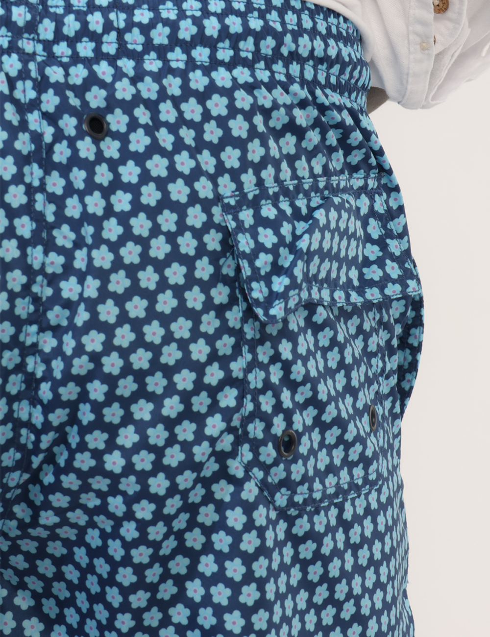 26S03BW-PL376-MULTIFLOWERS-OB_NAVY-BLUE_PE26_5 Costume Goha Blu - Costume GOHA blu da uomo Questo costume GOHA blu da uomo è pensato per accompagnarti durante tutta la sta