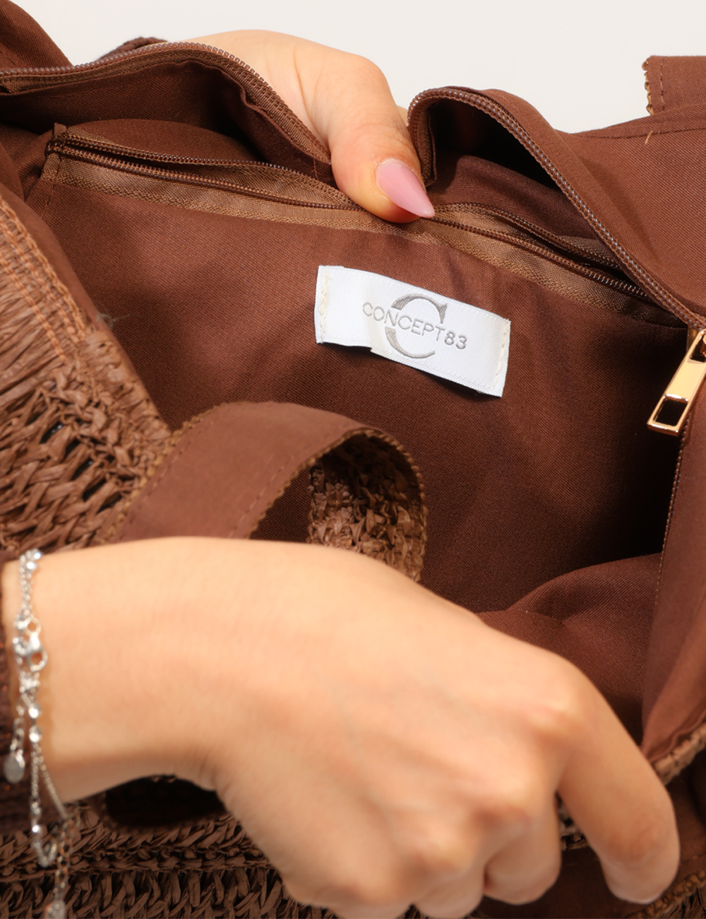 BP0364SP-OB_CHOCOLATE_PE26_2 Borsa Concept83 Marrone - Borsa CONCEPT83 marrone da donna con frange laterali La Borsa CONCEPT83 Marrone è l'accessorio per