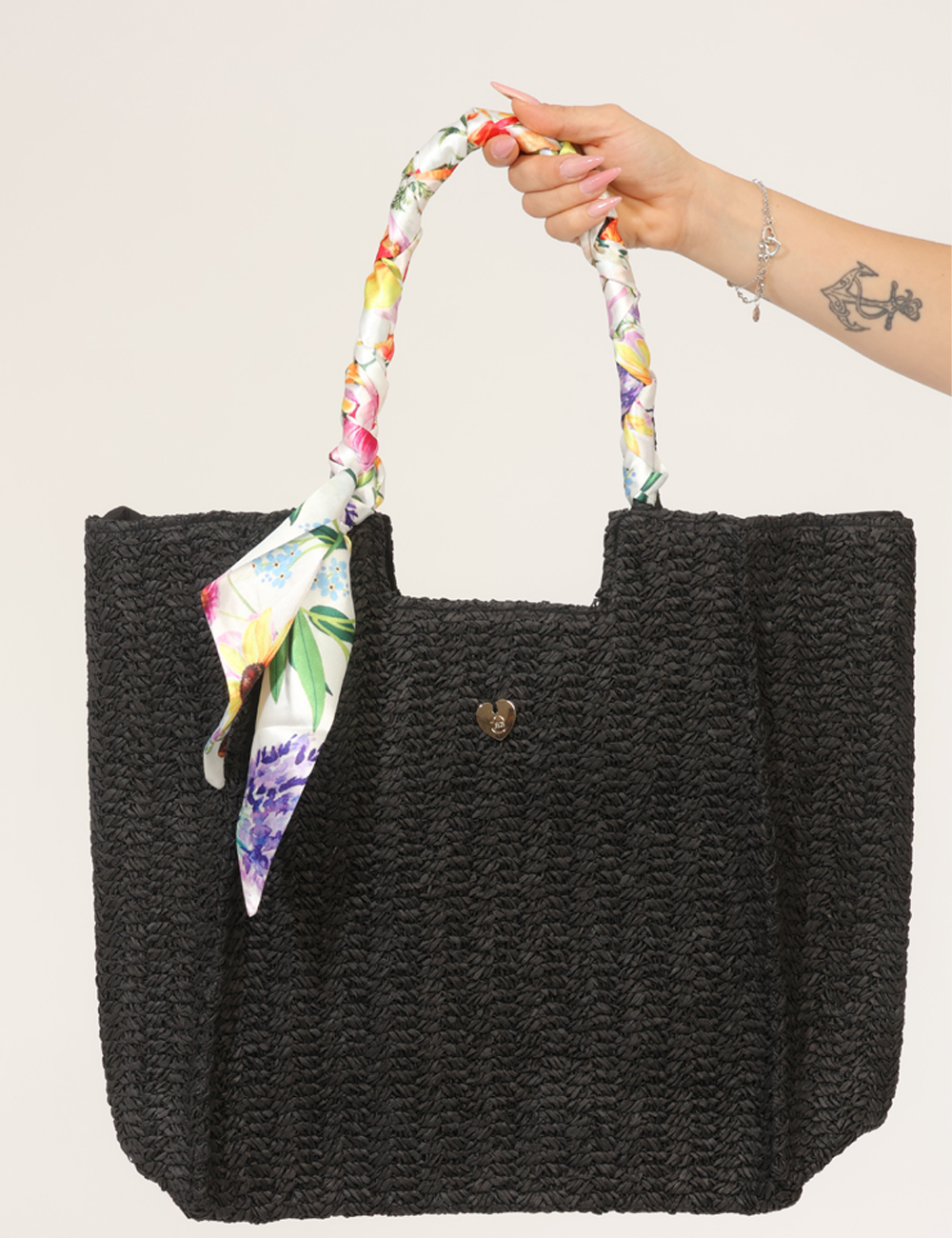 BP0366SP-OB_BLACK_PE26_6 Borsa Concept83 Nero - Borsa CONCEPT83 nera da donna con foulard sul manico La Borsa CONCEPT83 Nera è l'accessorio perfetto