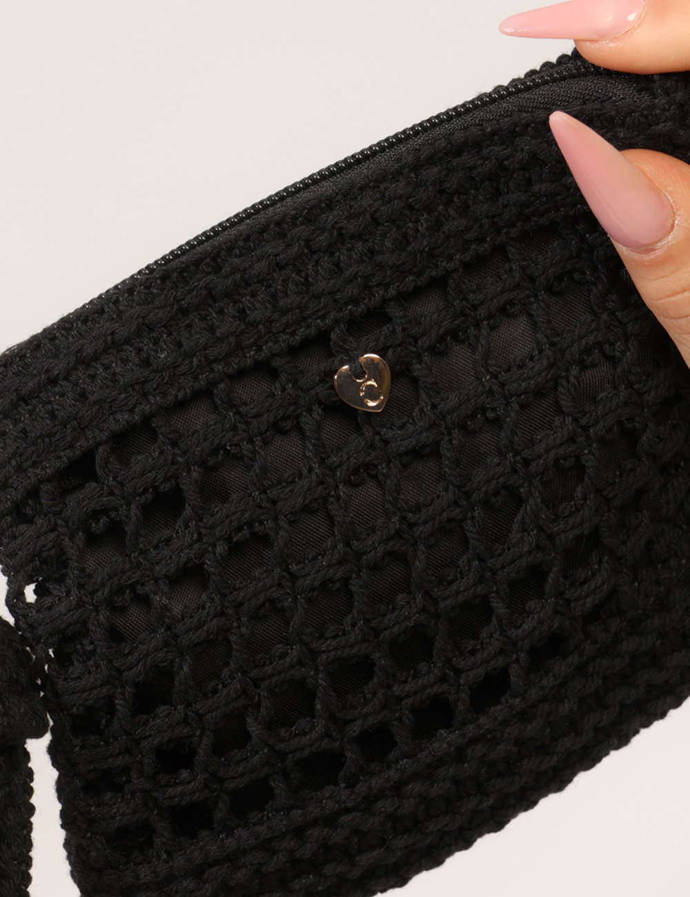 BP0375SP-OB_BLACK_PE26_5 Borsa Concept83 Nera - Borsa CONCEPT83 nera da donna traforata con polsiera La Borsa CONCEPT83 Nera è un accessorio compatto