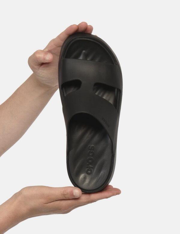 Ciabatte Crocs Nero - Tutti i prodotti crocs sono disegnati e prodotti in croslite, una resina brevettata che conferisce ad