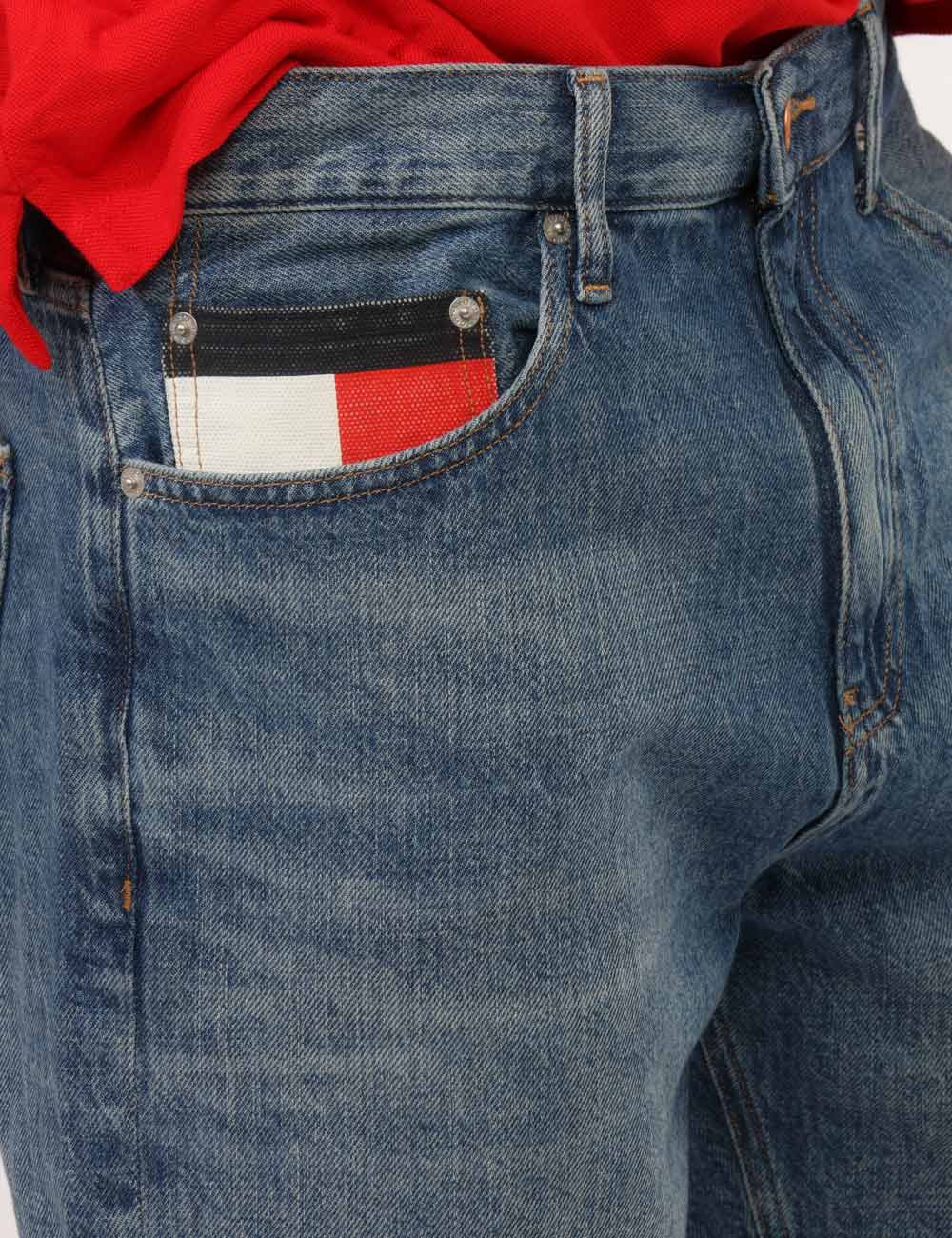 DM0DM22991-OB_1BK_PE26_5 Bermuda Tommy Hilfiger Blu - Bermuda TOMMY HILFIGER Blu da Uomo con Bandiera Stampata sulla Tasca Il Bermuda TOMMY HILFIGER