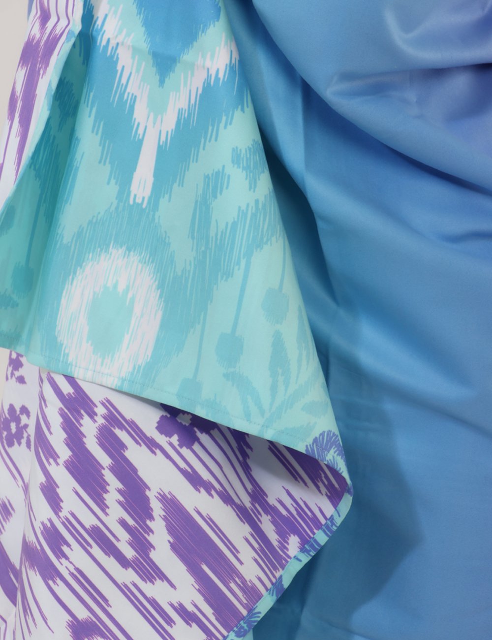 FA-A150X56-SB_FANTASIA_PE26_2 Telo mare F**K Azzurro - Telo mare F**K azzurro da donna Questo telo mare F**K azzurro è l’accessorio perfetto per accompagn