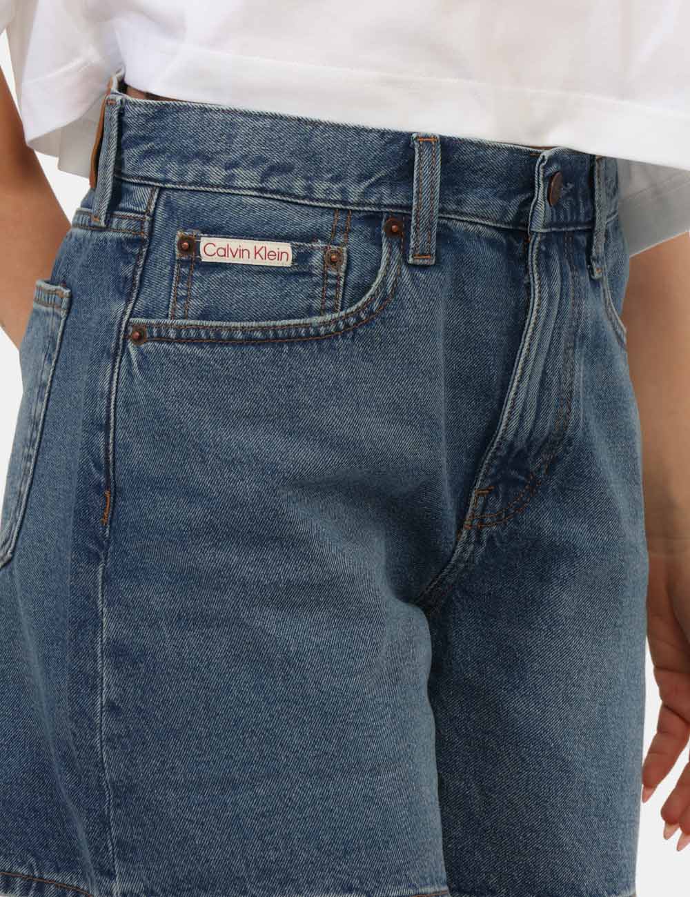 LV047F676G-OB_21R_PE26_4 Shorts Calvin Klein Blu - Shorts Calvin Klein blu da donna Comodi, versatili e perfetti per la stagione primavera estate, qu