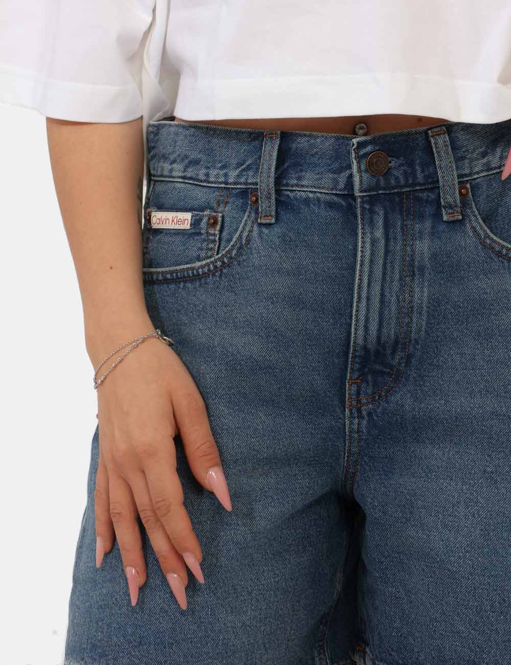 LV047F676G-OB_21R_PE26_5 Shorts Calvin Klein Blu - Shorts Calvin Klein blu da donna Comodi, versatili e perfetti per la stagione primavera estate, qu