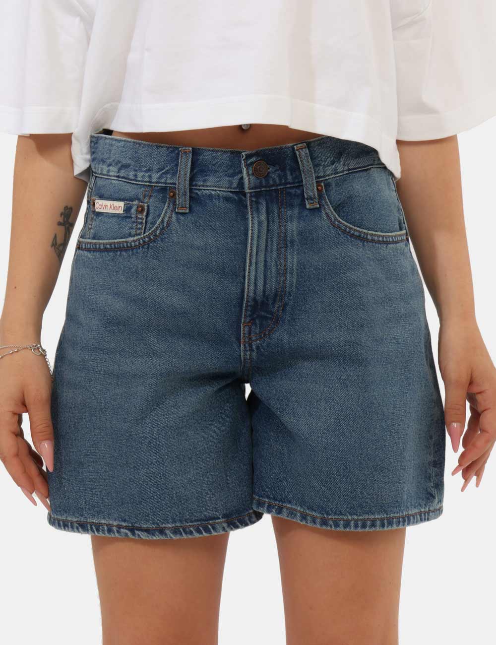 LV047F676G-OB_21R_PE26_6 Shorts Calvin Klein Blu - Shorts Calvin Klein blu da donna Comodi, versatili e perfetti per la stagione primavera estate, qu