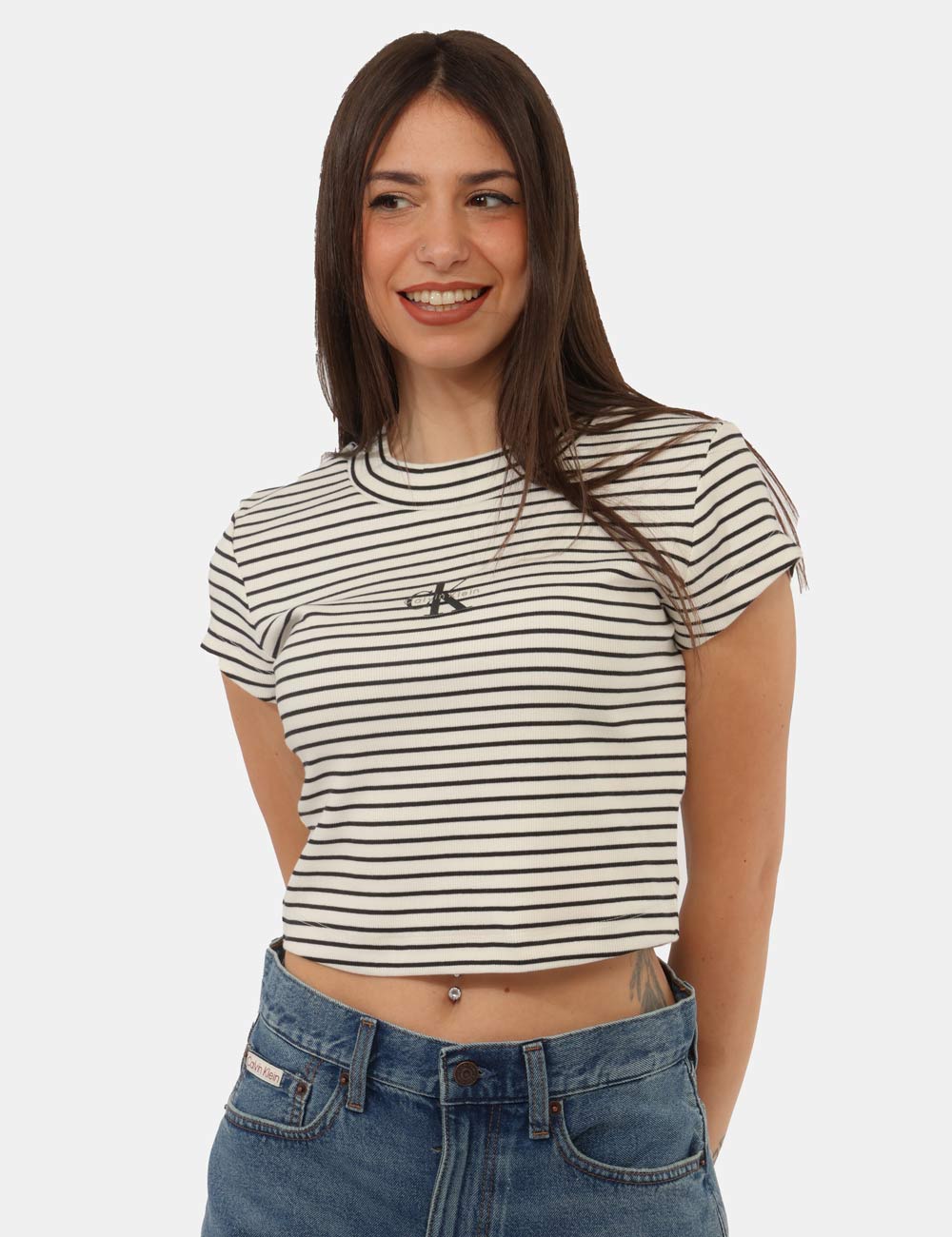 LV047F833G-OB_XDY_PE26_1 T-shirt Calvin Klein Bianca - T-shirt Calvin Klein bianca da donna Casual, moderna e perfetta per la stagione primavera esta