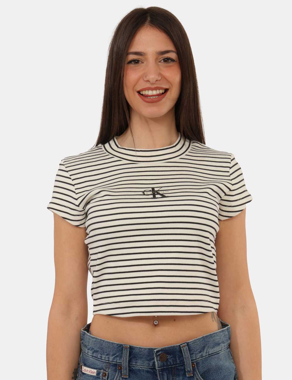LV047F833G-OB_XDY_PE26_5 T-shirt Calvin Klein Bianca - T-shirt Calvin Klein bianca da donna Casual, moderna e perfetta per la stagione primavera esta