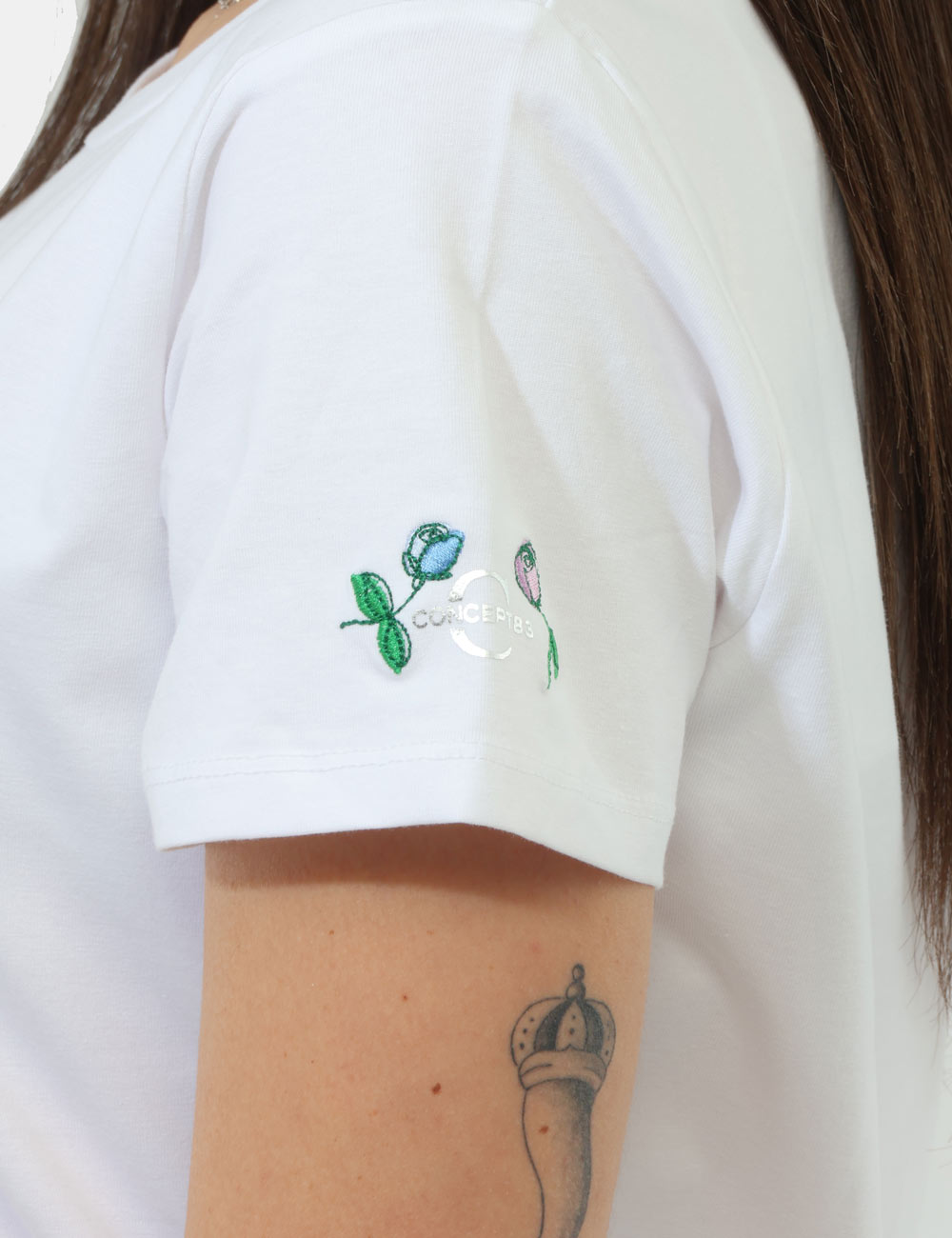 MOD-1-OB_WHITE_PE26_3 T-shirt Concept83 Bianca - T-shirt CONCEPT83 Bianca da donna Essenziale, fresca e perfetta per ogni giorno, la T-shirt CONCE