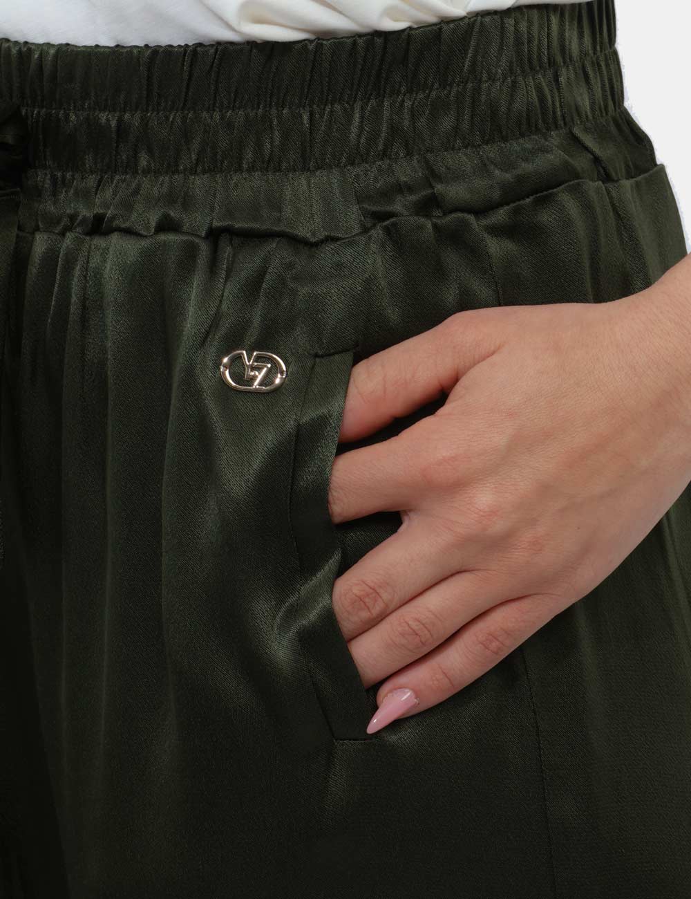 P372-EN00_VERDE-MIL-SCURO_PE26_3 Pantalone Yes Zee Verde - Pantalone YES ZEE verde Il pantalone YES ZEE verde da donna è un capo versatile e leggero, perfett