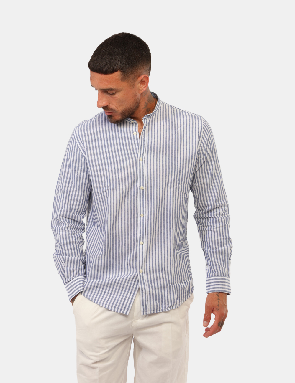 26S01CA-OB_NAVY-BLUE_PE26_1 Camicia Goha Blu - Camicia GOHA Blu da Uomo La Camicia GOHA Blu da uomo è un capo versatile e ricercato, pensato per chi des