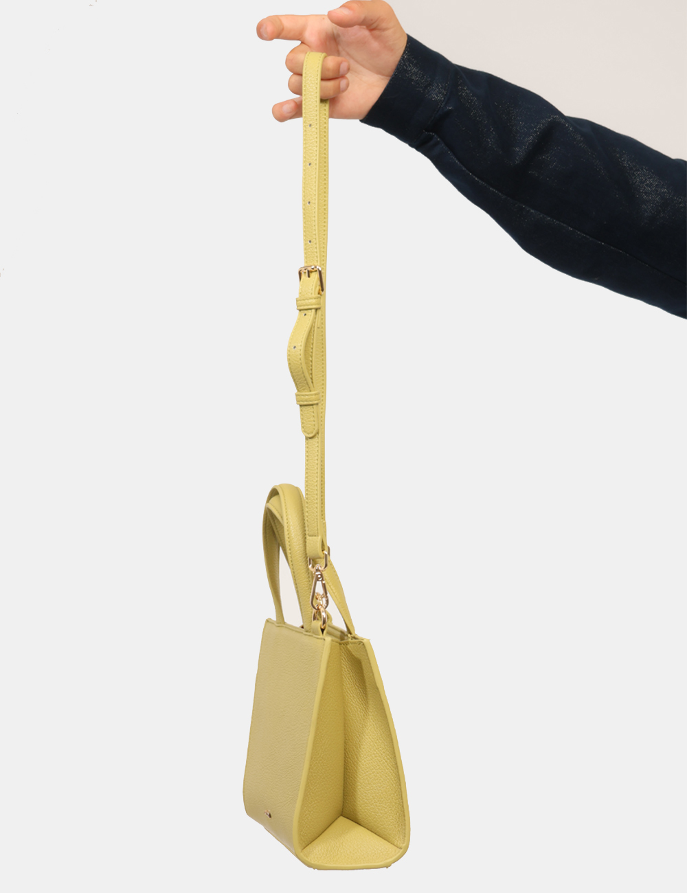 CV6AI-12921-W-CC_VERDE_AI26_5 Borsa Gaudi Verde - Borsa GAUDI Verde da donna La Borsa GAUDI Verde da donna è l'accessorio ideale per chi desidera completa