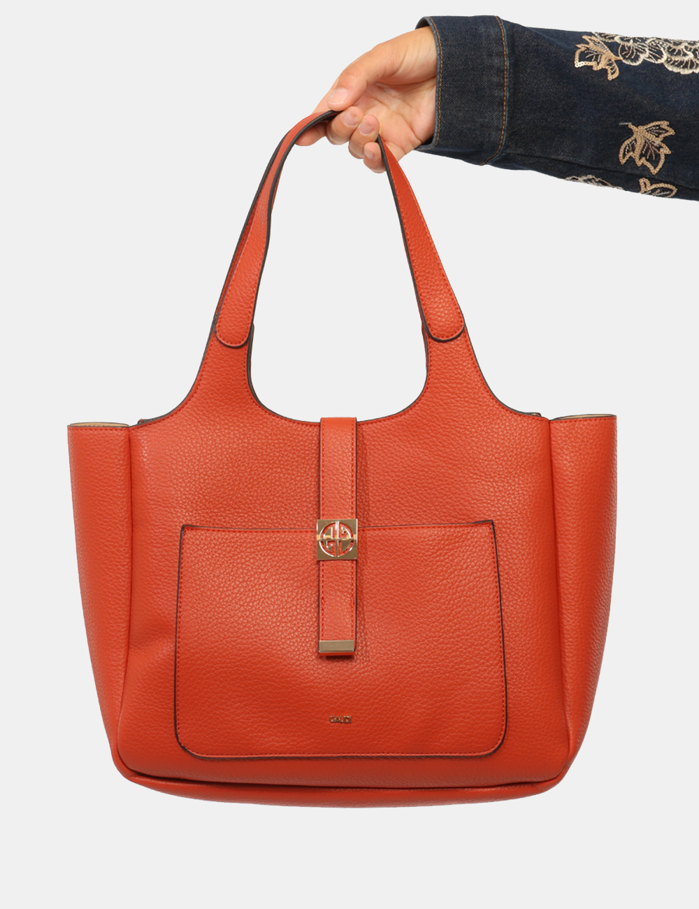 CV6AI-13030-W-CC_ARANCIONE_AI26_3 Borsa Gaudi Arancione - Borsa GAUDI Arancione da donna La Borsa GAUDI Arancione da donna è l'accessorio ideale per chi ama a