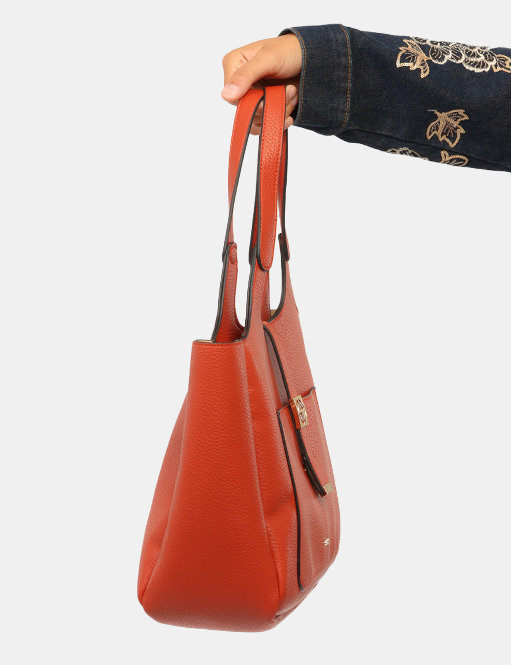 CV6AI-13030-W-CC_ARANCIONE_AI26_5 Borsa Gaudi Arancione - Borsa GAUDI Arancione da donna La Borsa GAUDI Arancione da donna è l'accessorio ideale per chi ama a
