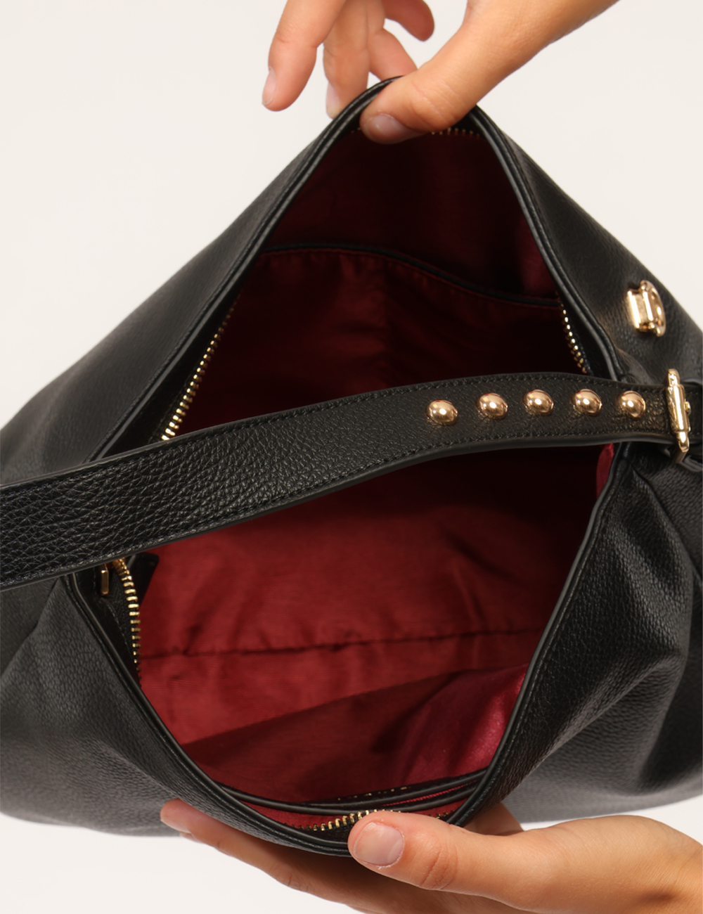 CV6AI-13051-W-CC_NERO_AI26_2 Borsa Gaudi Nero - Borsa GAUDI Nero da donna La Borsa GAUDI Nero da donna è l'accessorio perfetto per chi desidera unire pra