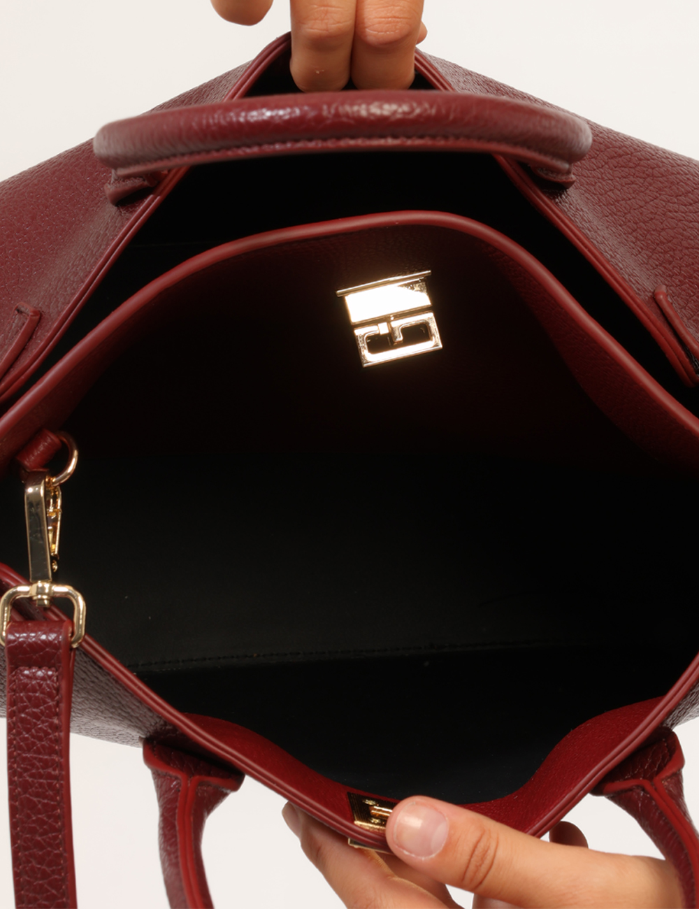 CV6AI-13060-W-CC_BORDEAUX_AI26_2 Borsa Gaudi Bordeaux - Borsa GAUDI Bordeaux da donna La Borsa GAUDI Bordeaux da donna è l'accessorio ideale per chi desidera