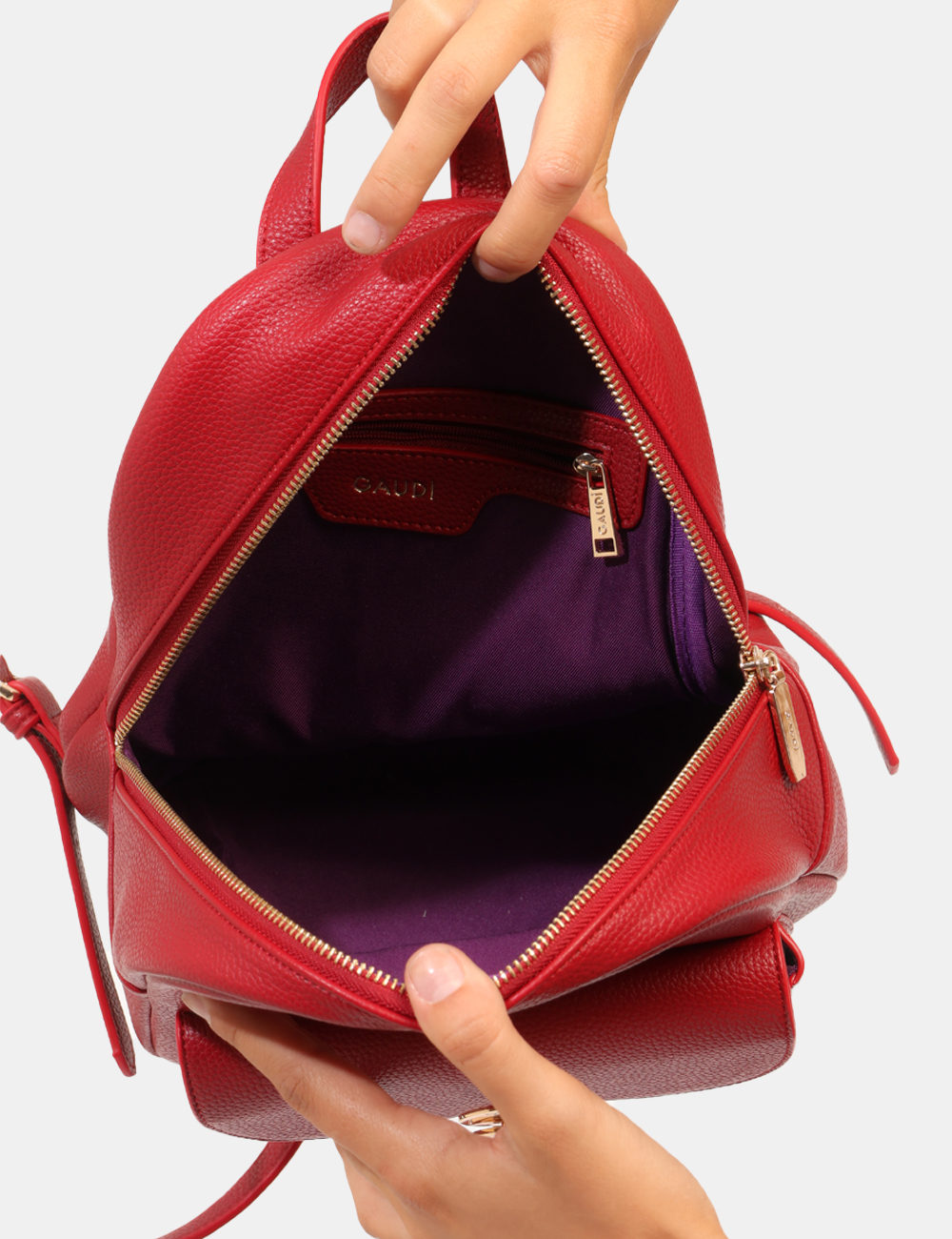 CV6AI-13082-W-CC_ROSSO_AI26_2 Zaino Gaudi Rosso - Zaino GAUDI Rosso da donna Lo Zaino GAUDI Rosso da donna è l'accessorio ideale per chi desidera unire fu